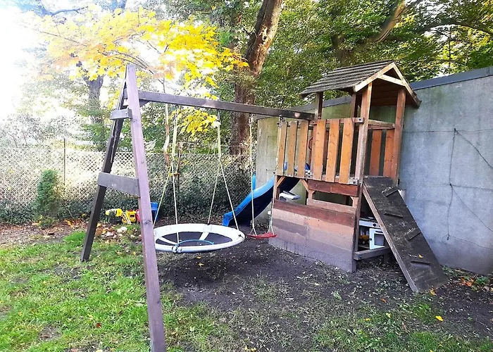Private Cozy W Own Entrance, Spacious Bathroom, On-site Parking, 450m To Nearest Bus Stop Apartament Hamburg