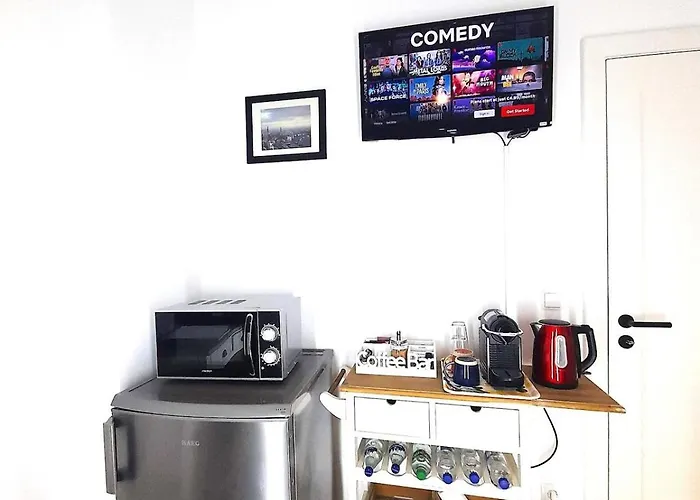Apartament Private Cozy W Own Entrance, Spacious Bathroom, On-site Parking, 450m To Nearest Bus Stop Hamburg
