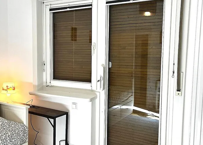 Private Cozy W Own Entrance, Spacious Bathroom, On-site Parking, 450m To Nearest Bus Stop Apartament Hamburg